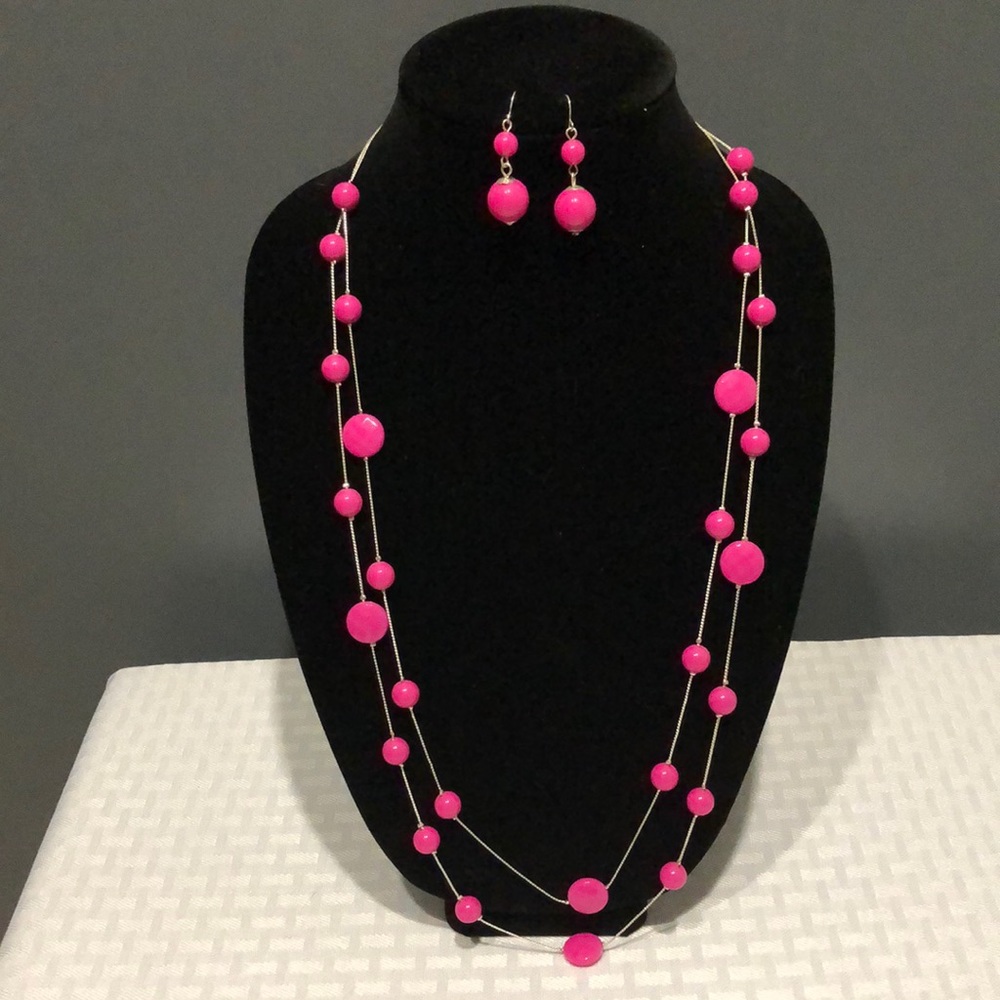 Lady’s necklace and earring set